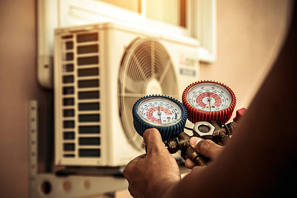 Professional Hvac technician working in Totowa, NJ